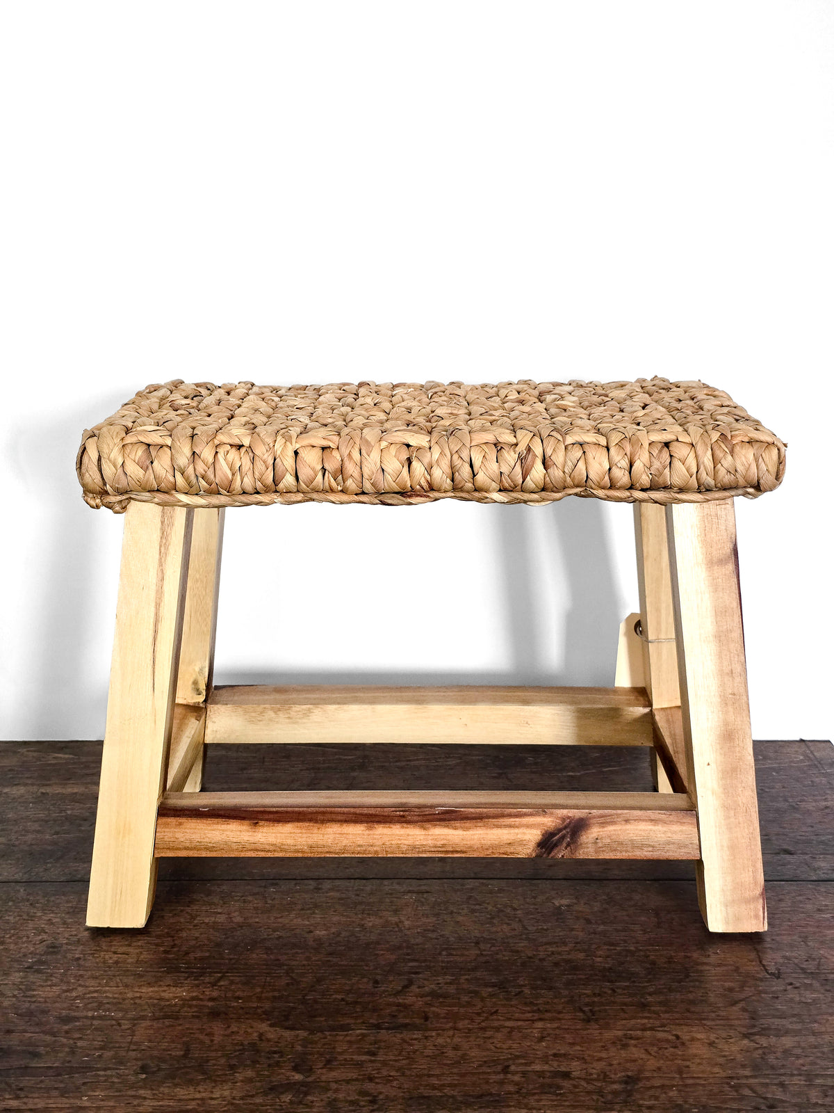 Mobilier _ Petit banc en bois et jacinthe d'eau