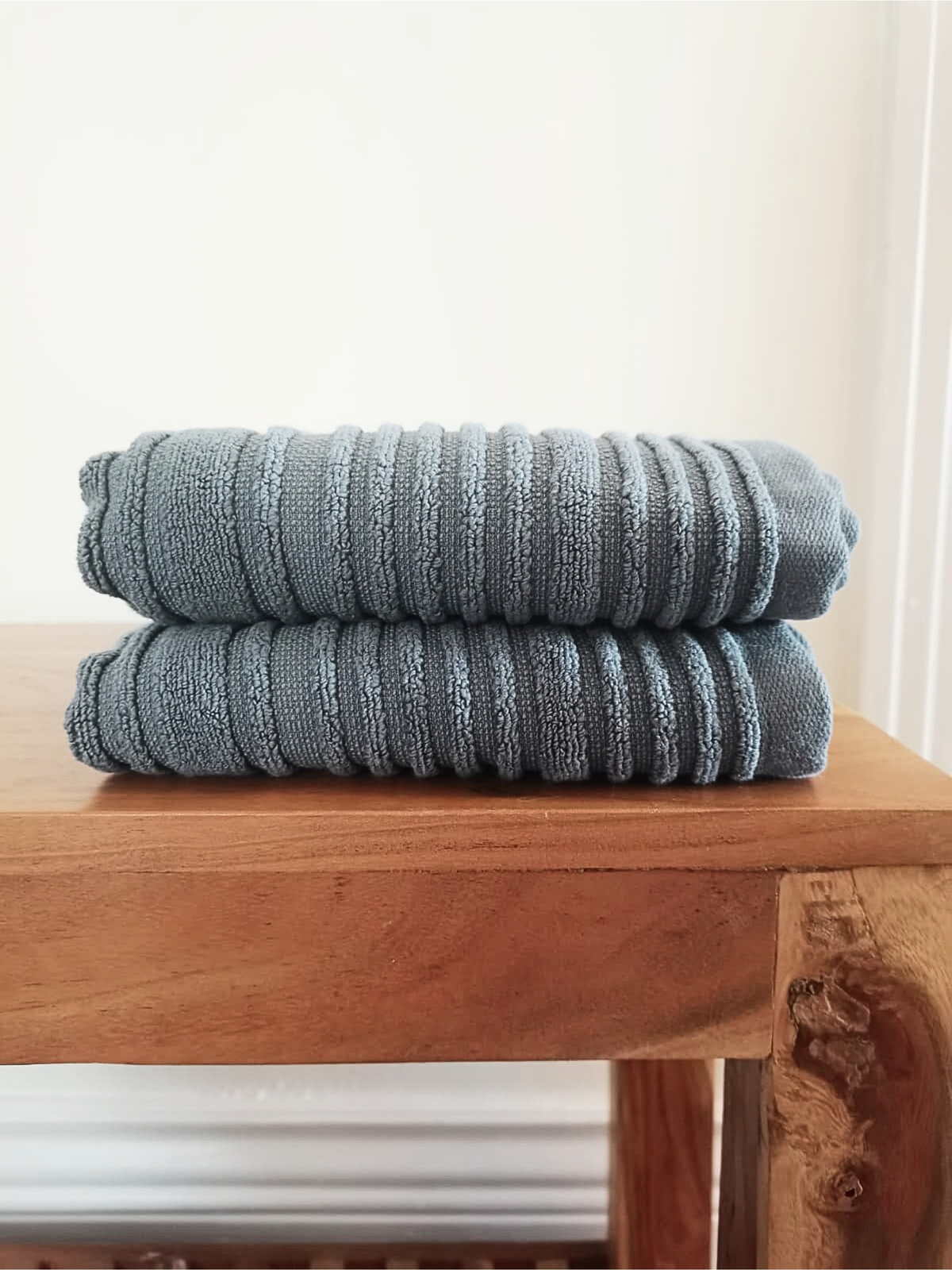 Linge de maison _ Serviette à main _ Gris foncé relief rayé