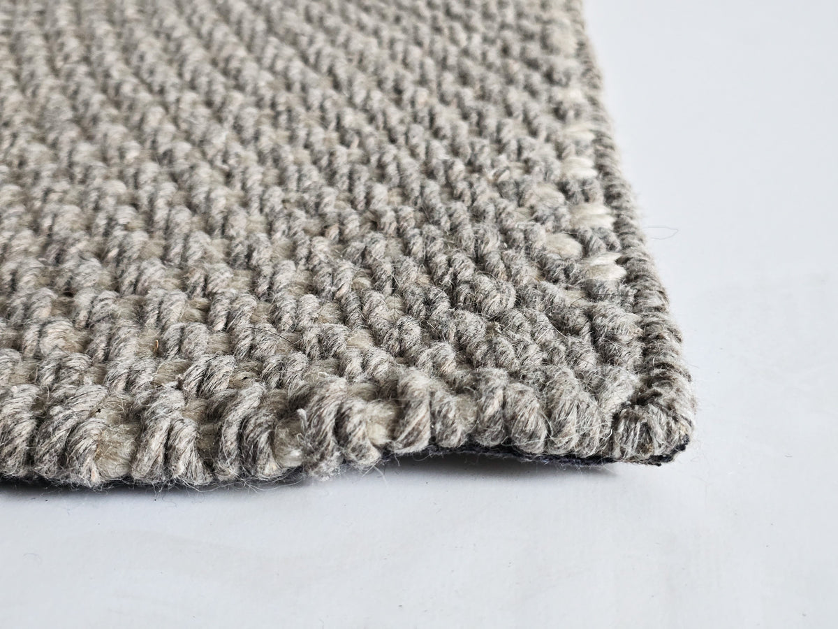Tapis _ Petit taupe et écru (2'x3')