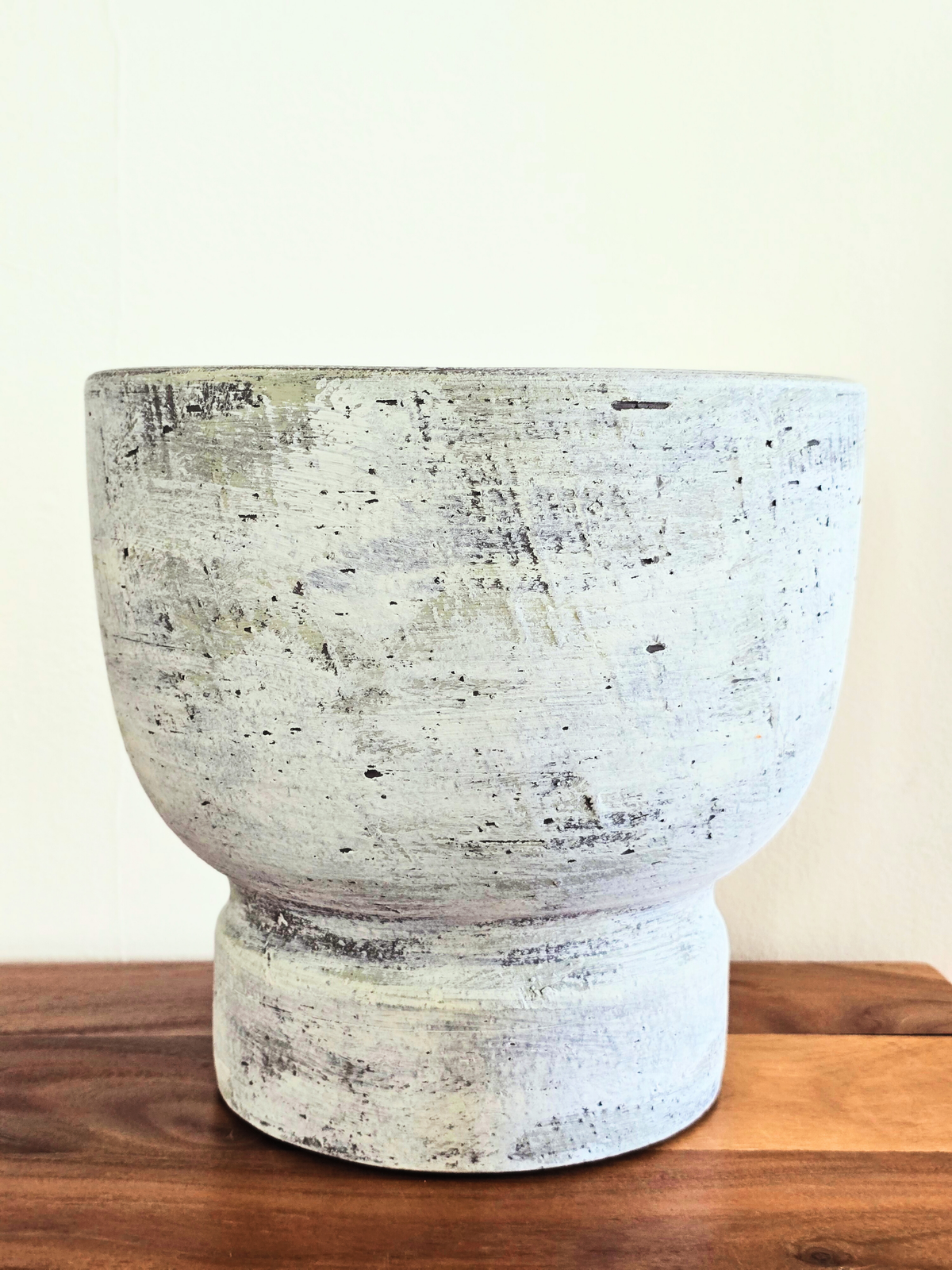 Accessoires _ Grand cache-pot terre cuite blanc