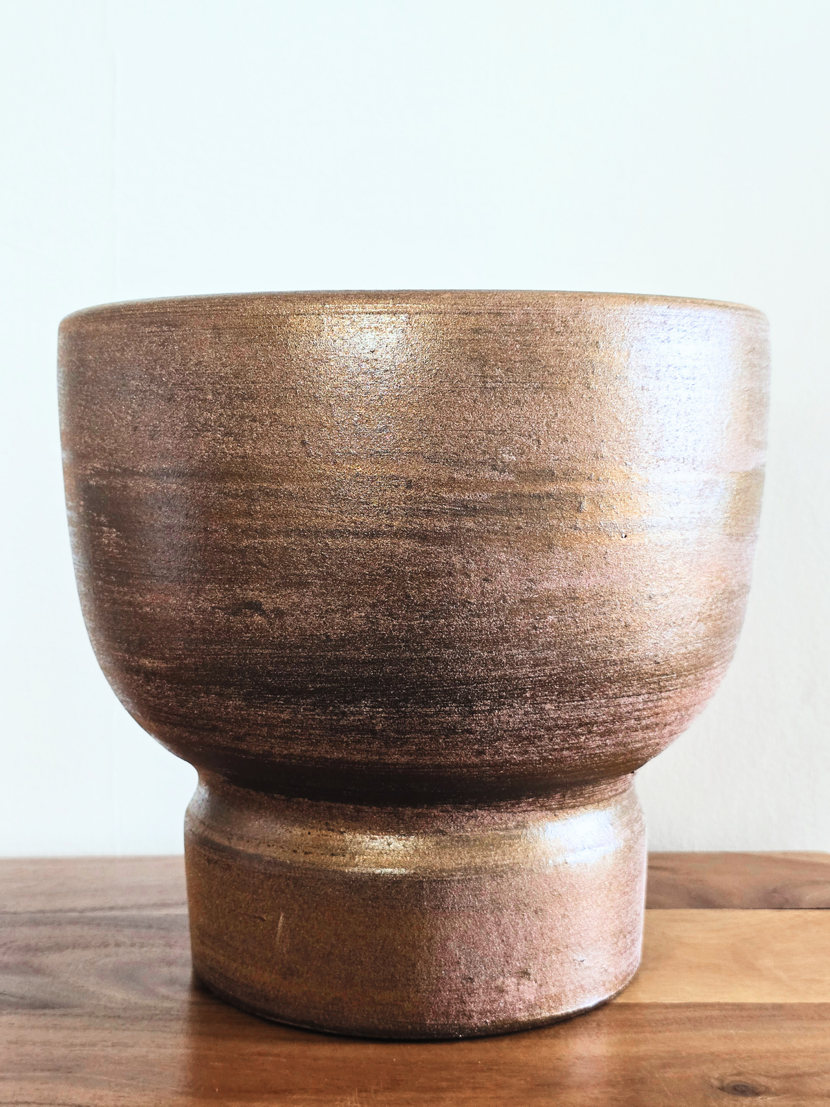 Accessoires _ Grand cache-pot couleur bronze brillant