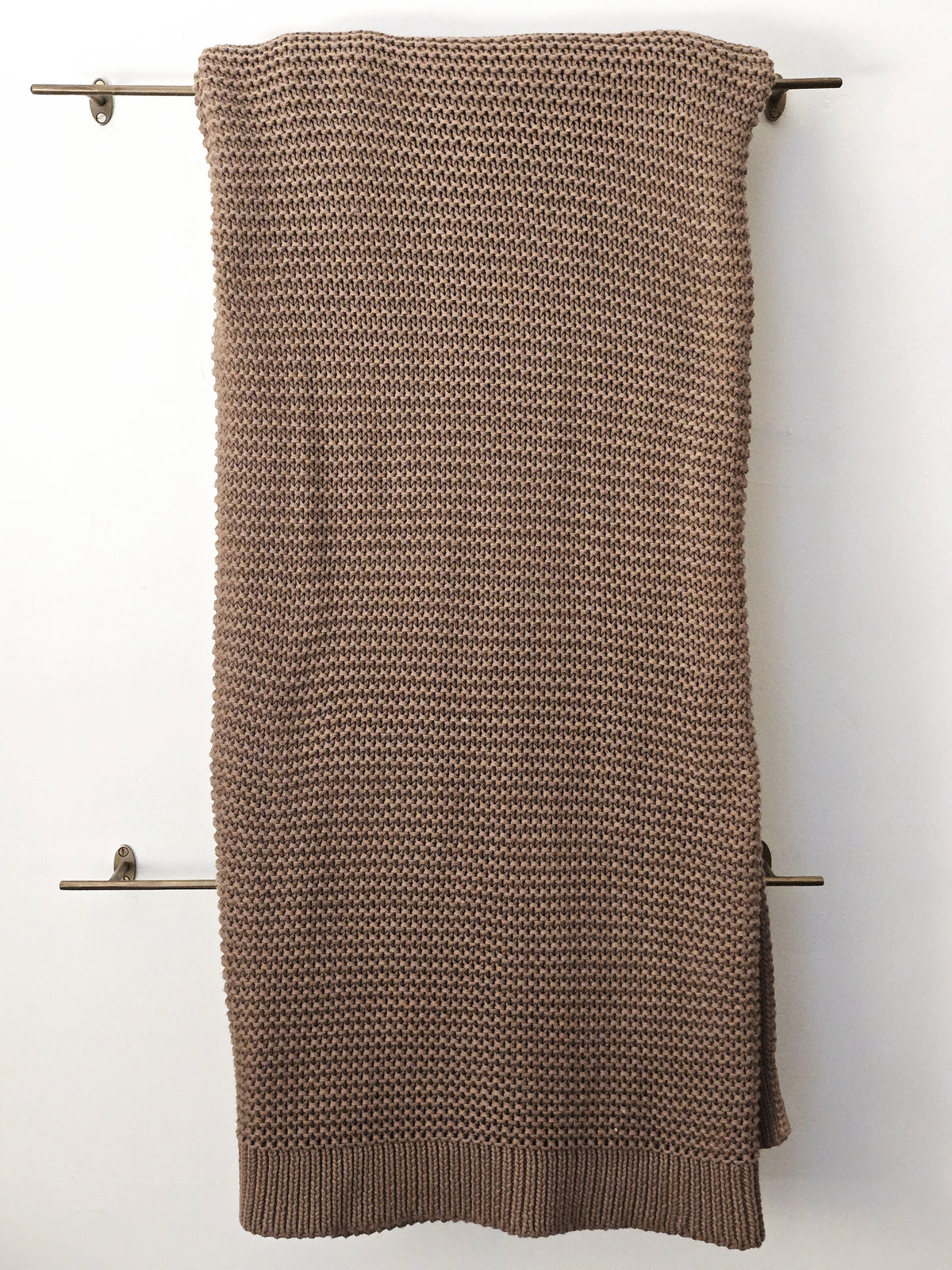 Home linens - Brown knitted-style throw