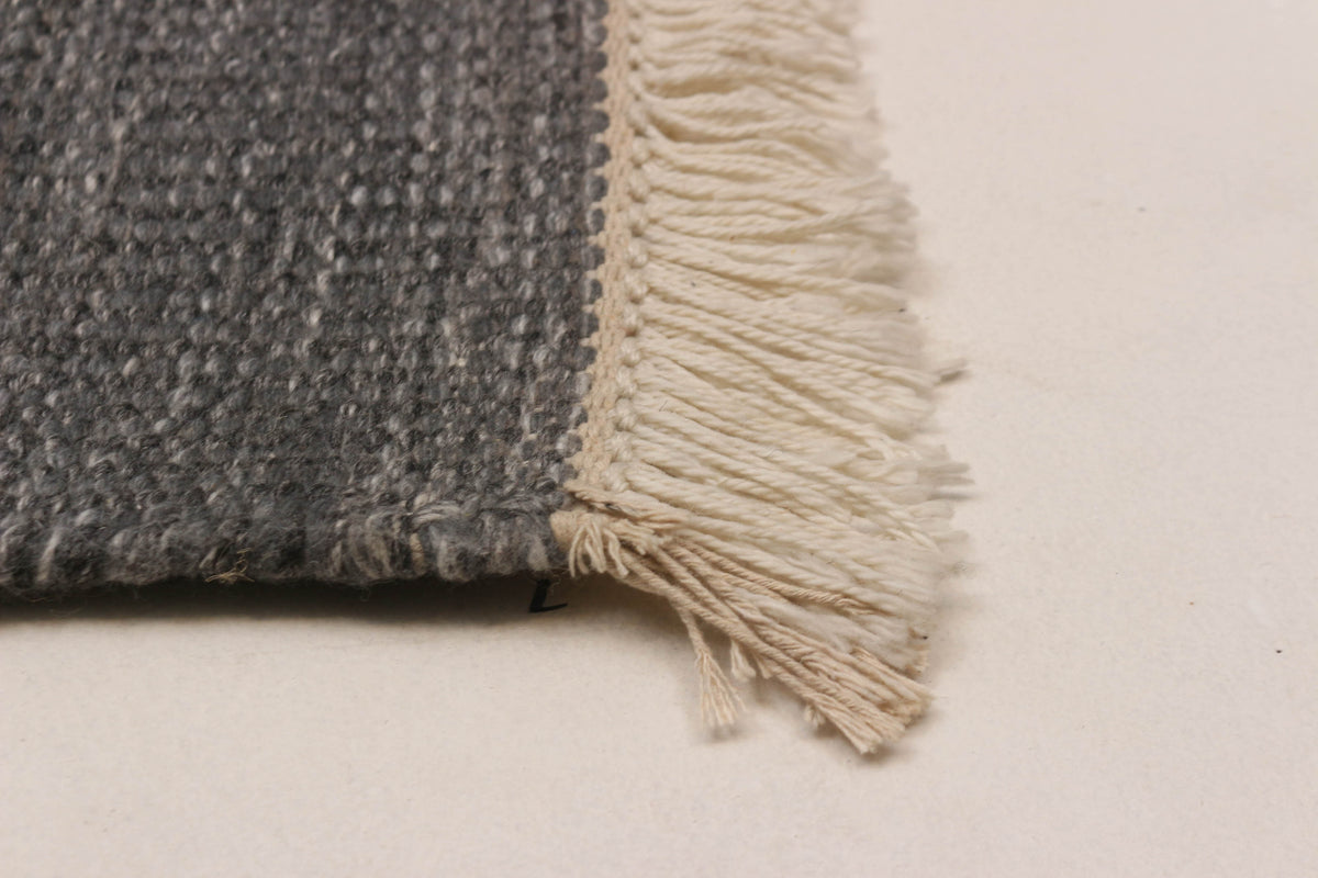 Tapis _ Beau Kilim Anthracite (5'1" x 8'2")