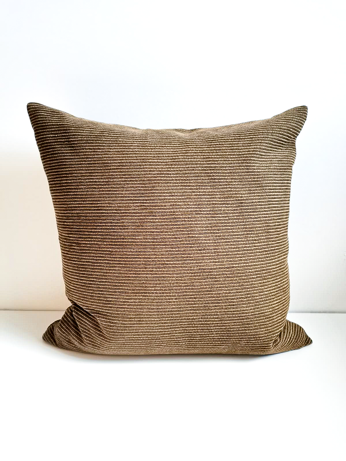 Coussin boutique _ Beau velours côtelé brun et noir
