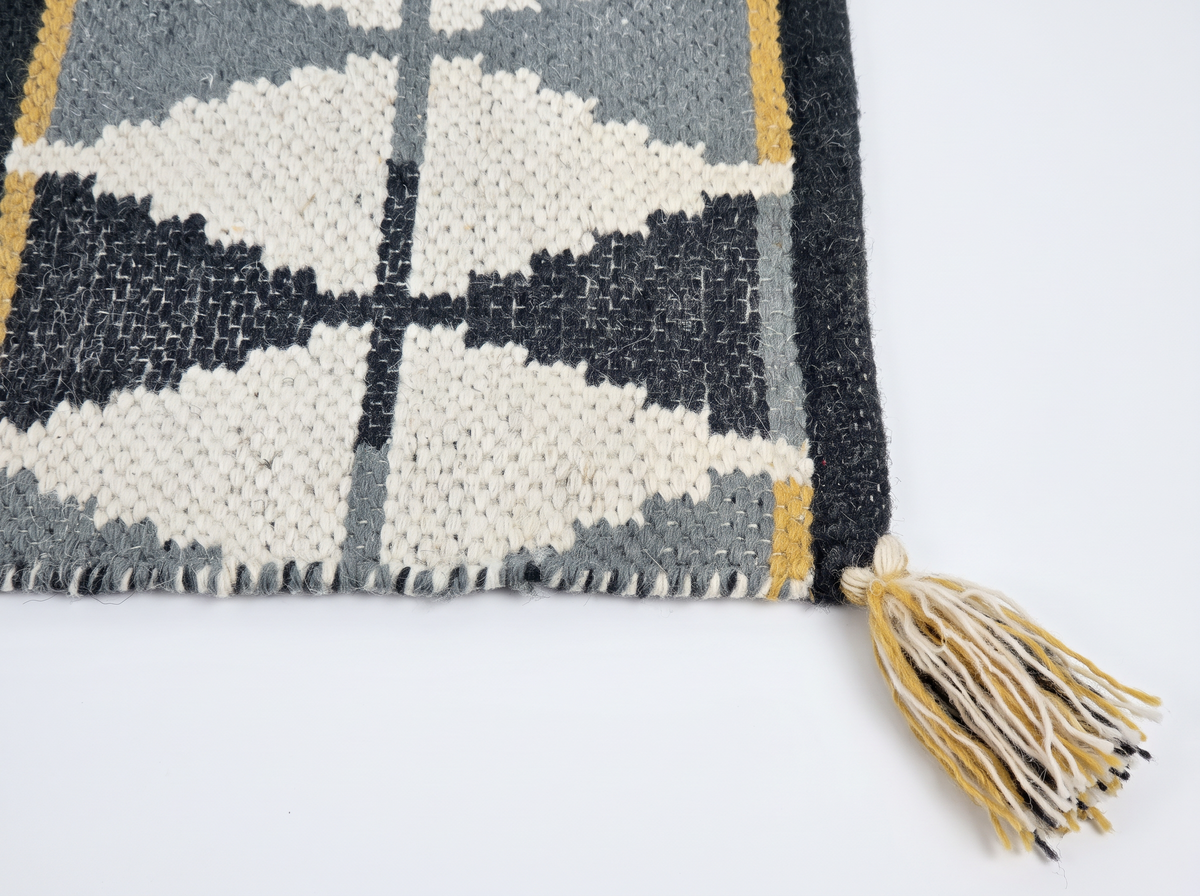 Rug _ Blue and yellow patterns (4' x 6')