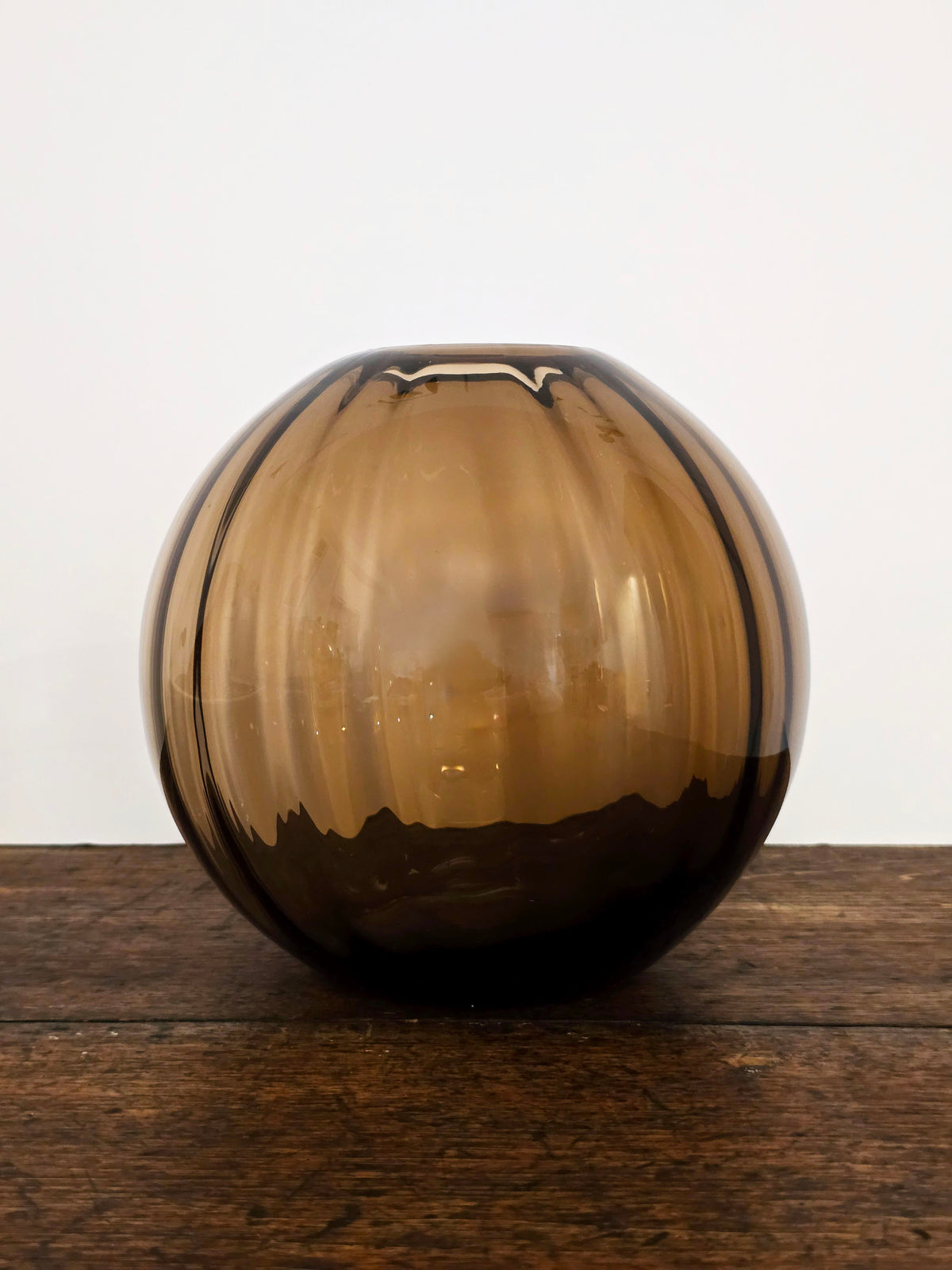Accessories - Amber glass spherical vase