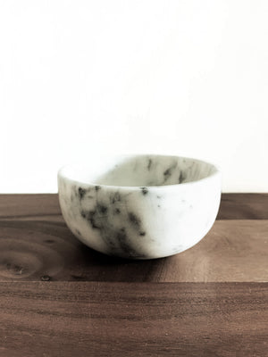 Accessoires _ Bol de marbre ivoire avec veinage bourgogne