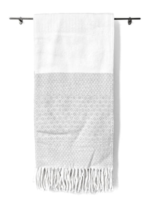 Linge de maison _ Jeté _ Doux blanc et gris clair