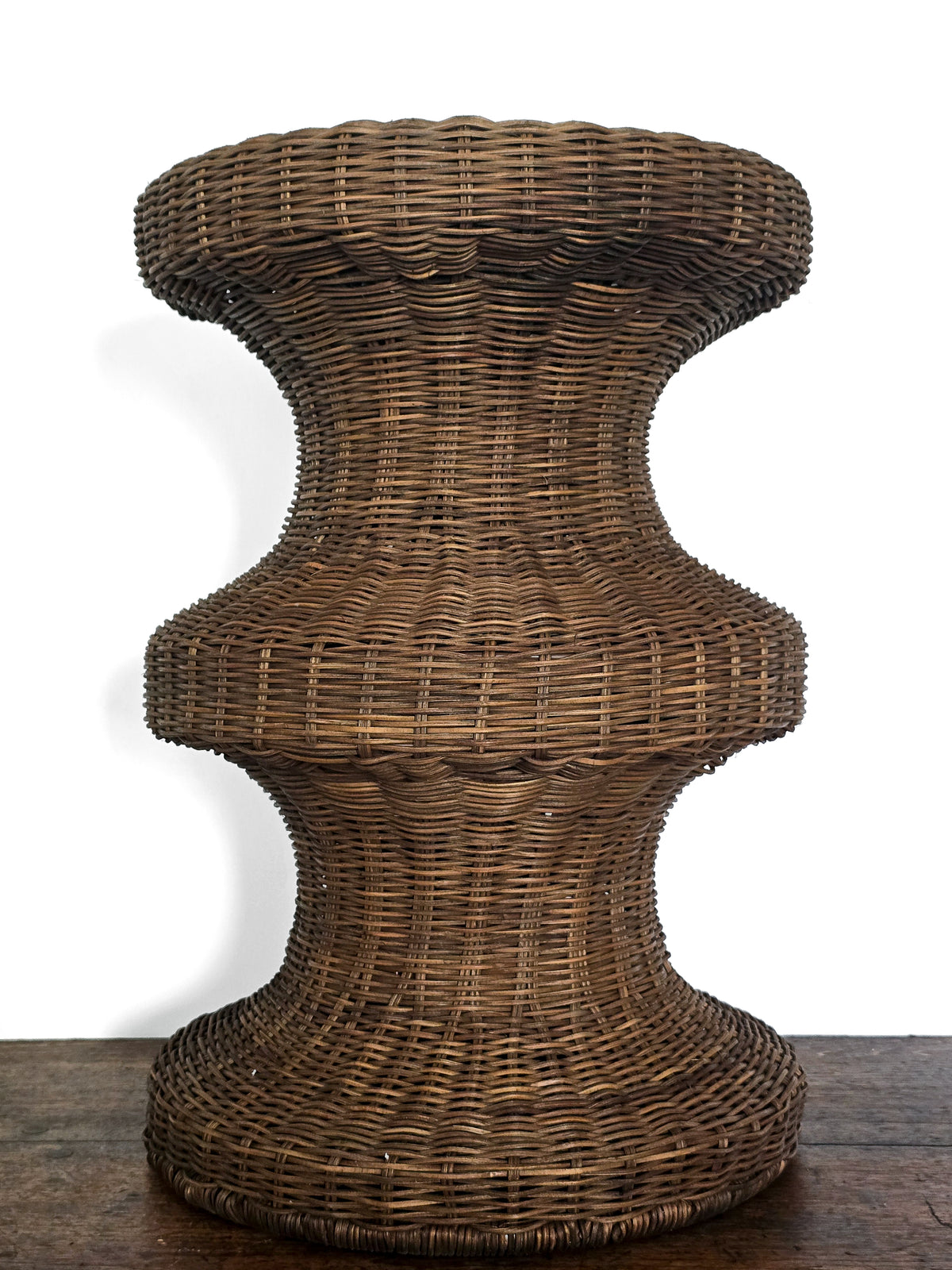 Mobilier _ Petite table d'appoint en osier