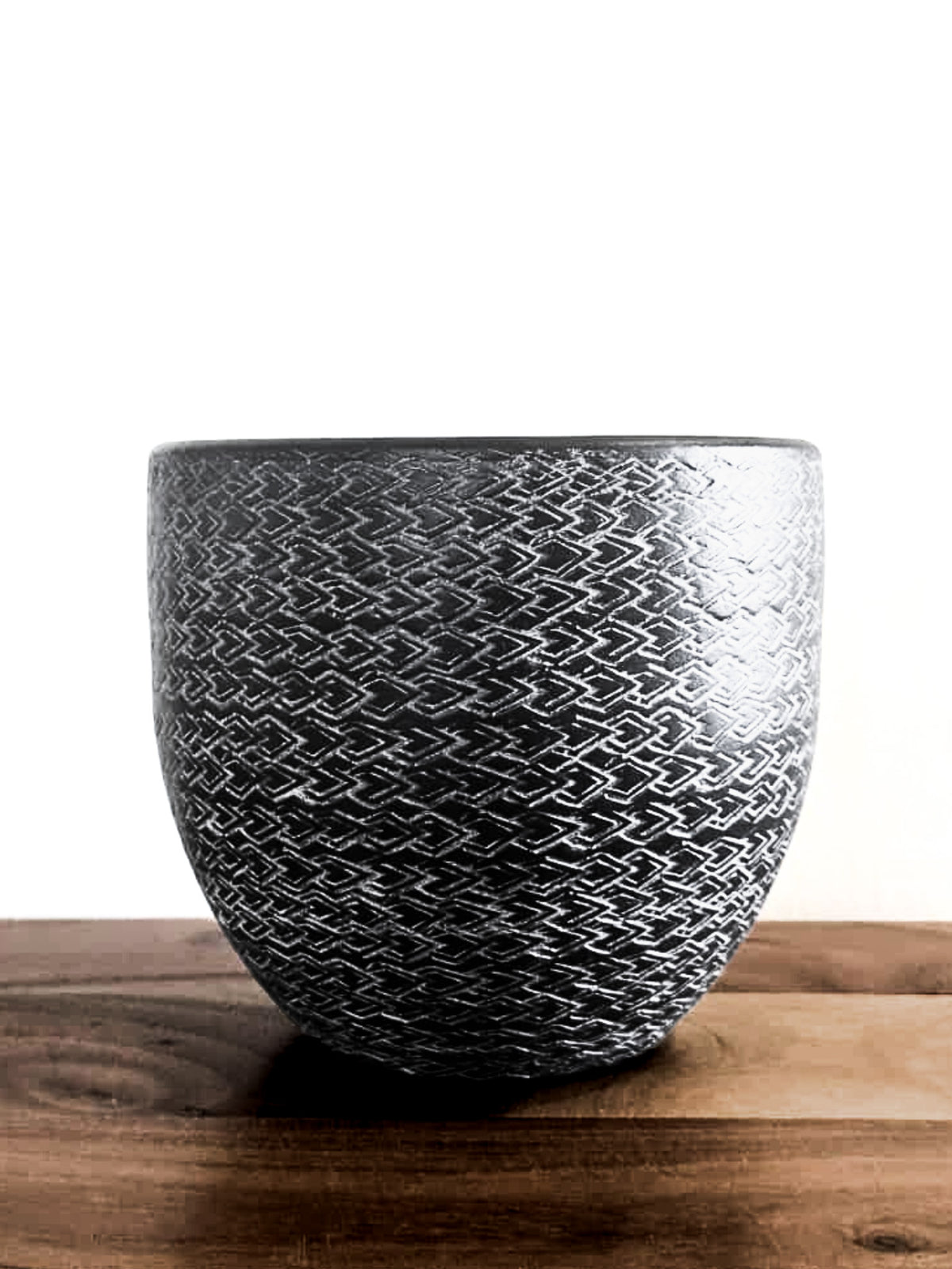 Accessoires _ Cache-pot noir à motifs géométriques