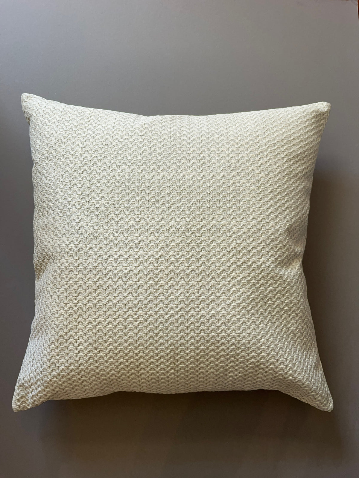 Coussin de Grèce _ Beau tissé style chevrons écru