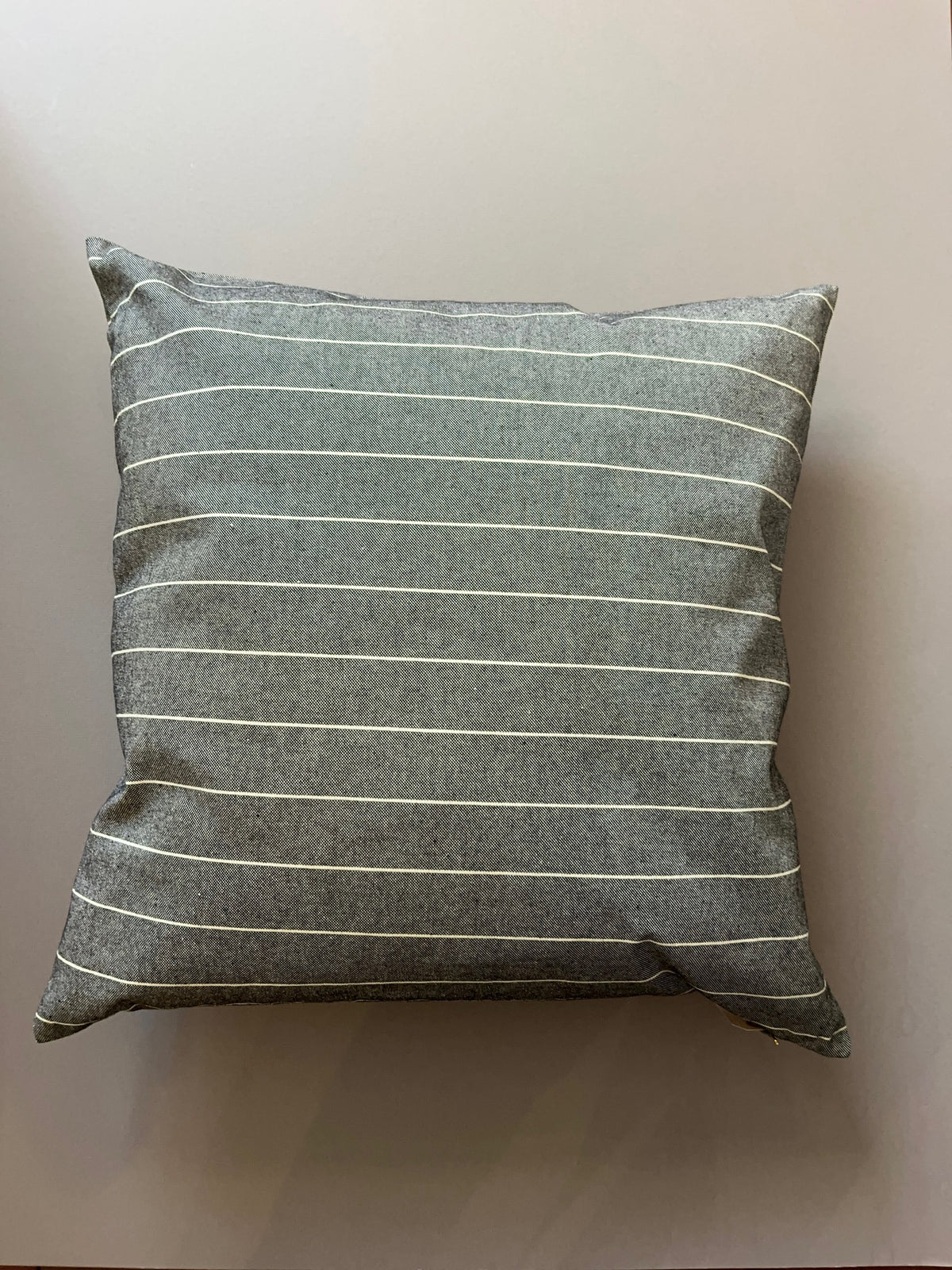 Coussin de Grèce _ Beau canvas gris ligné blanc