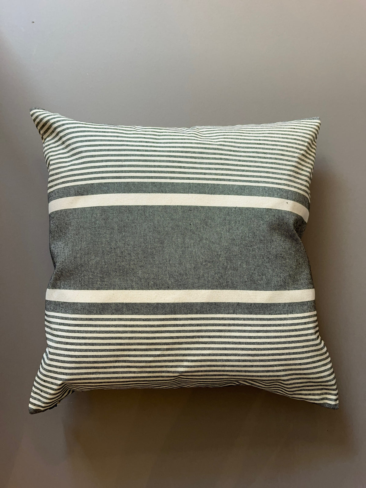 Coussin de Grèce _ Beau canvas gris ligné bande