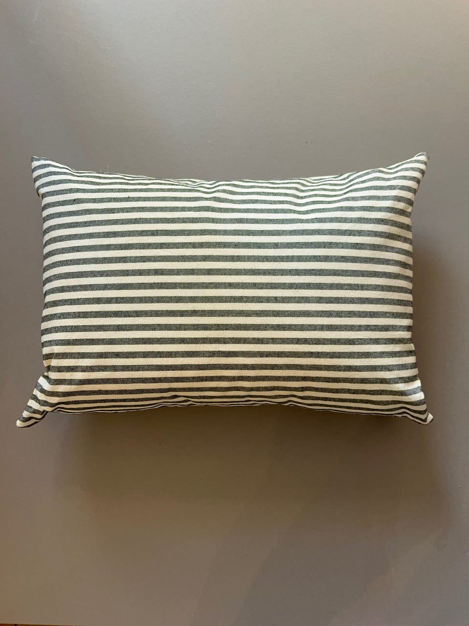 Coussin de Grèce _ Beau canvas rayé noir _ 16 x 24
