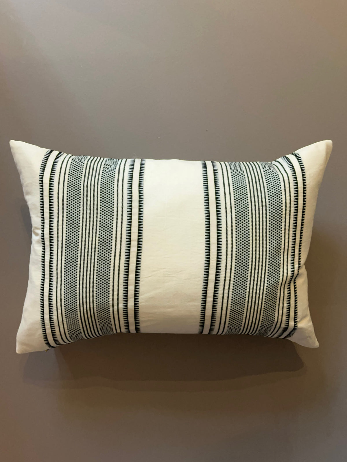 Coussin de Grèce _ Aztèque noir et blanc _ 16 x 24