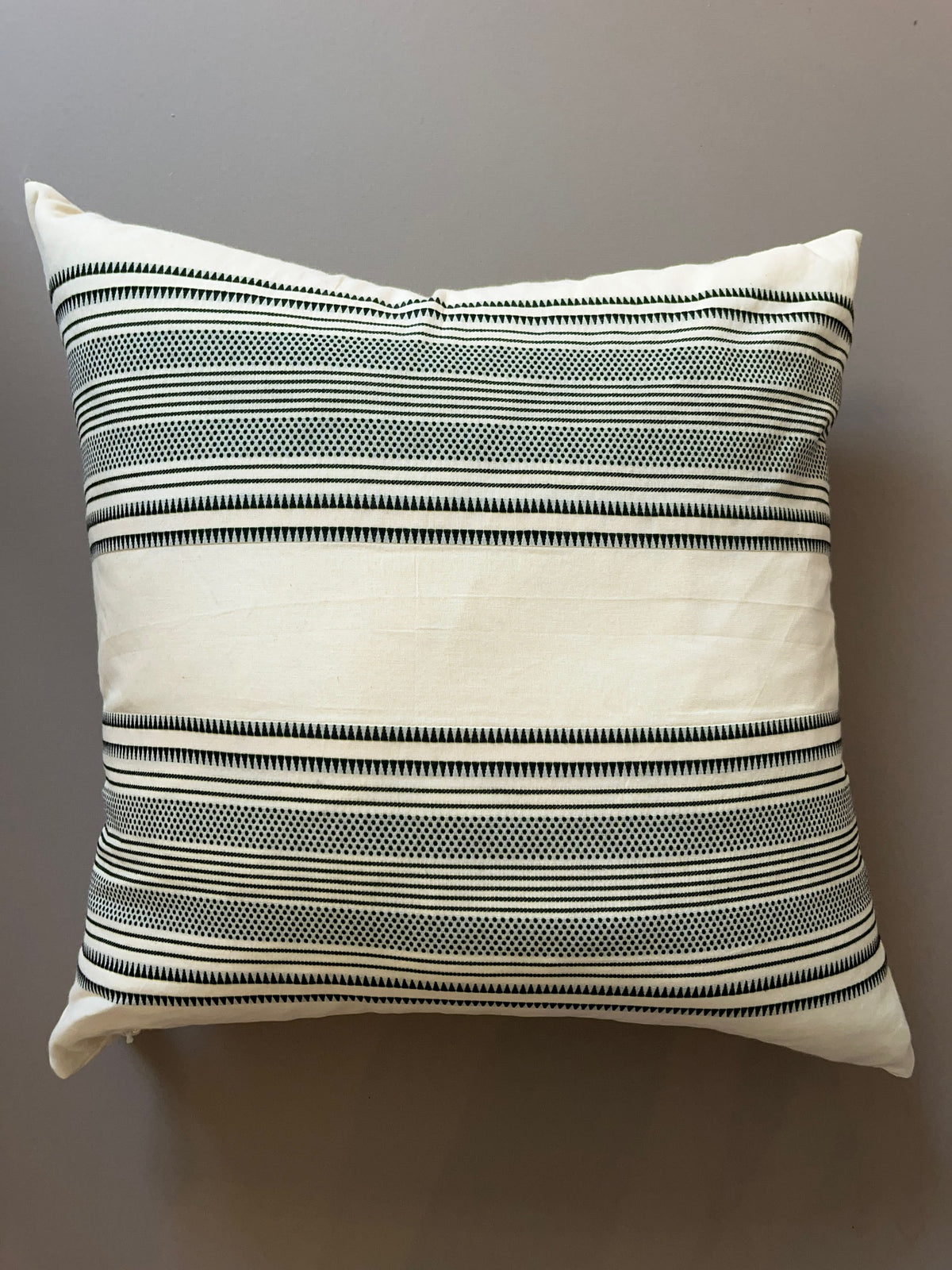 Coussin de Grèce _ Beau aztèque noir et blanc