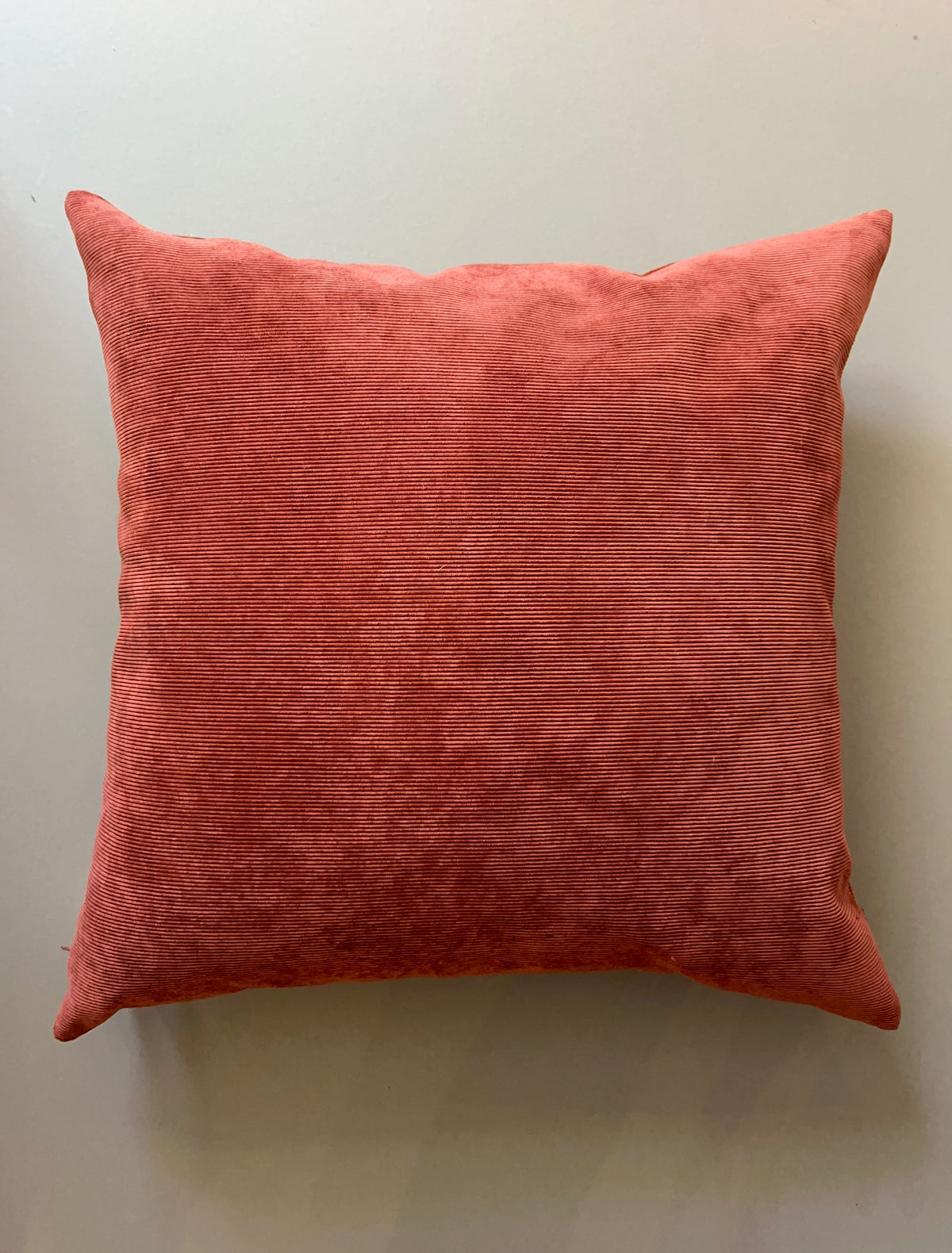 Coussin boutique _ Beau velours côtelé rouge brique